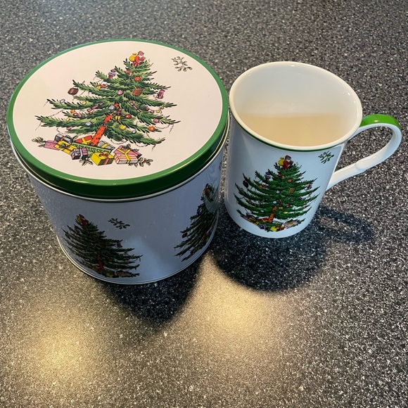 Spode Christmas Tree Mug in a Tin - Picture 5 of 8